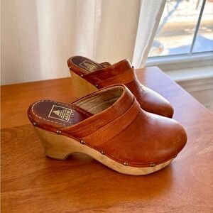 Vintage Aldo Women's cognac brown Leather Studded Wooden Platform Swedish Clogs